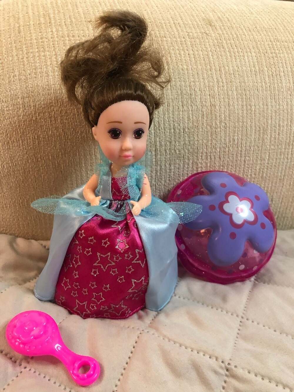 ZURU Sparkle Girlz Cupcake Surprise Princess Doll in Pink and Blue Star Dress